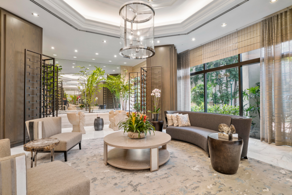 2000 Island Blvd lobby seating