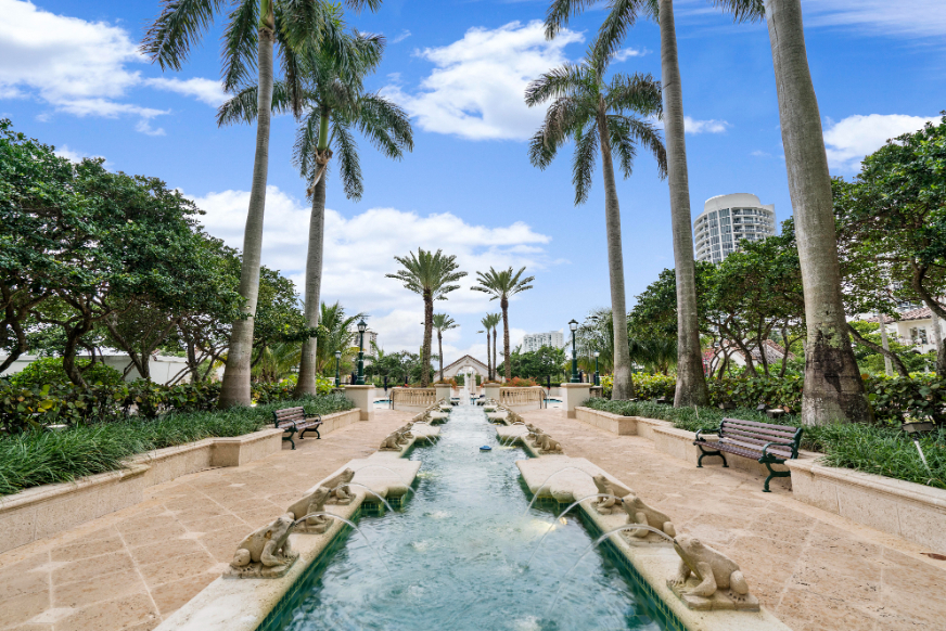 2000 Island Blvd outdoor terrace