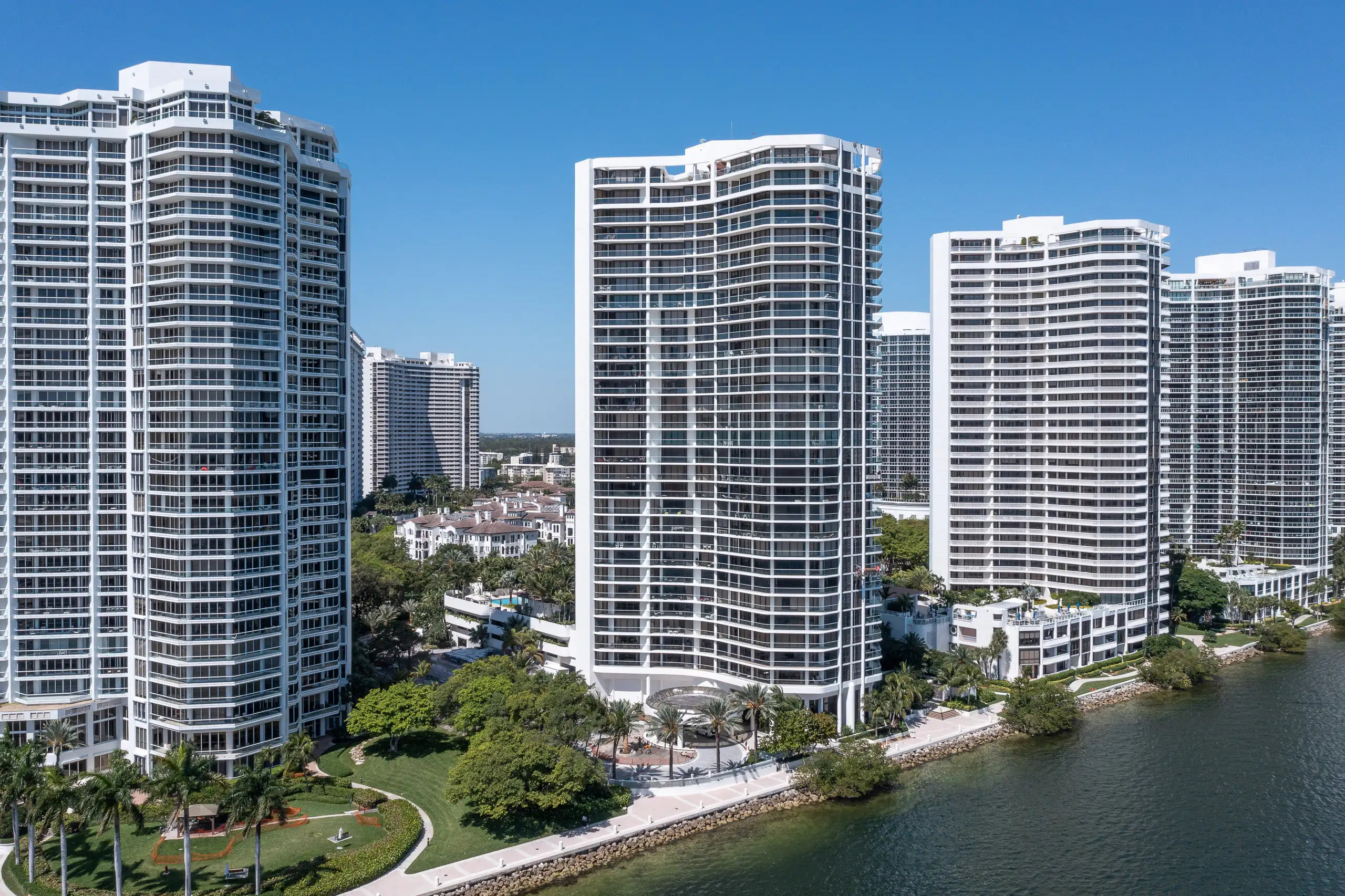 2800 Island Blvd exterior at Williams Island