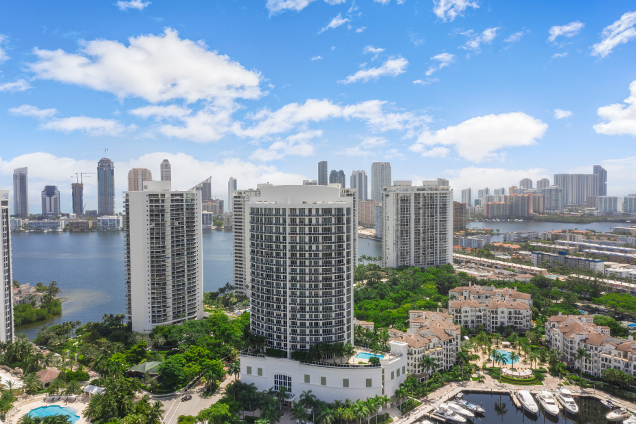 4100 Bellini exterior at Williams Island